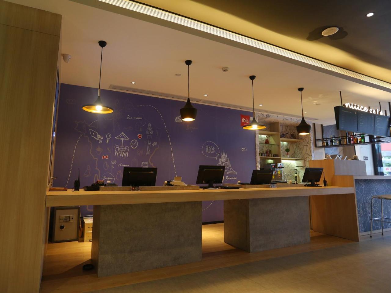 Ibis Haikou Injoy Plaza Hotel Екстериор снимка